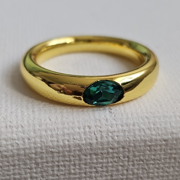 Jewelry - Emerald green dome cz 18k gold plate statement ring